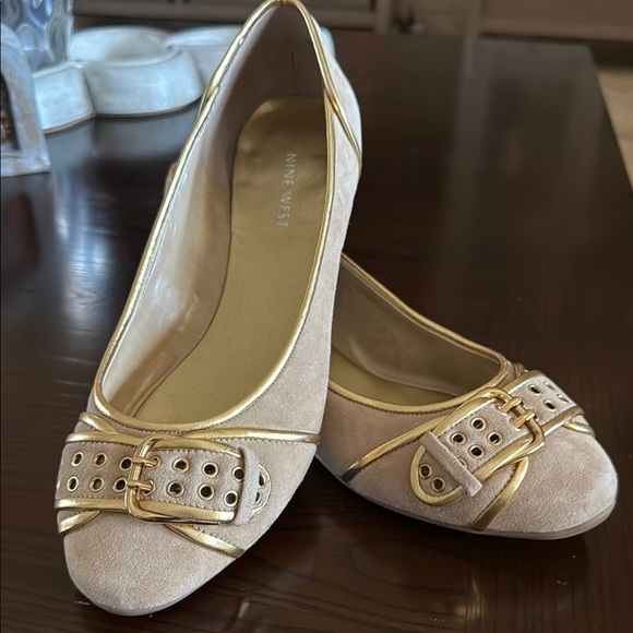 NWOB Nine West Women's Tan and Gold Kitten Heel Flats - Picture 1 of 4
